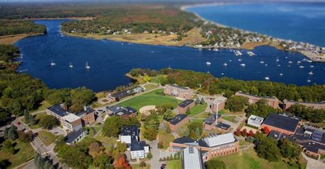 university of new england acceptance rate